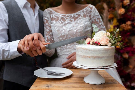 The Ultimate Guide to Customising Your Wedding Cake