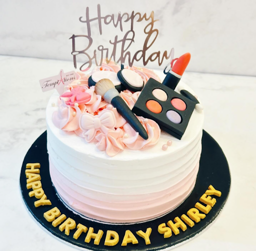 How to Personalise Cakes That Leave a Lasting Impression