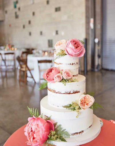 How to Plan a Surprise Party with Smooth Cake Delivery