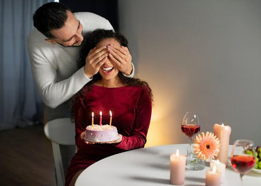 Why Custom Cakes Make Great Anniversary Gifts